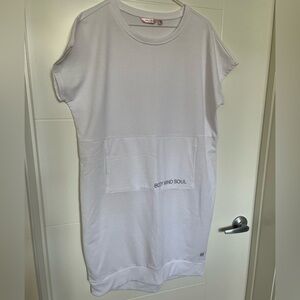 La Vie En Rose White Crewneck Dress/long shirt